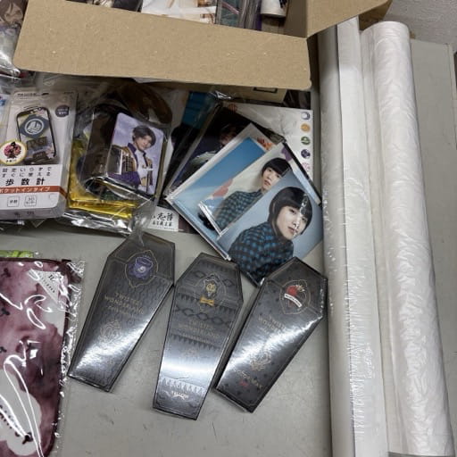 刀剣乱舞 グッズ 缶バッジ アクリルスタンド ポスター アニメグッズ ミュージカル まとめて